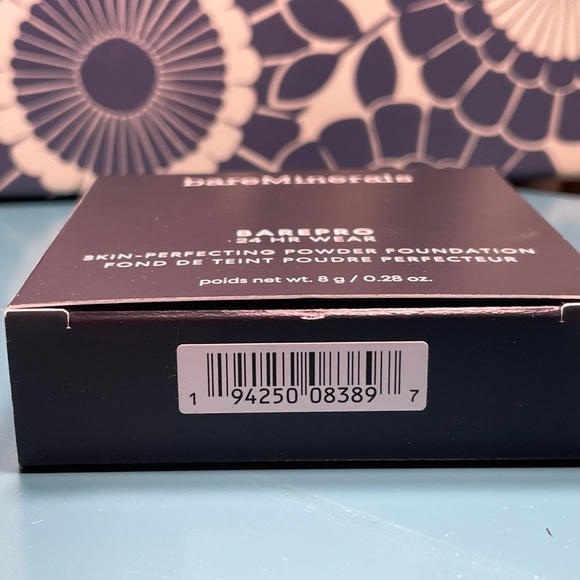 bareMinerals BAREPRO 24Hr Wear Skin-Perfecting Powder Foundation Light 25 Neutra - Picture 7 of 7